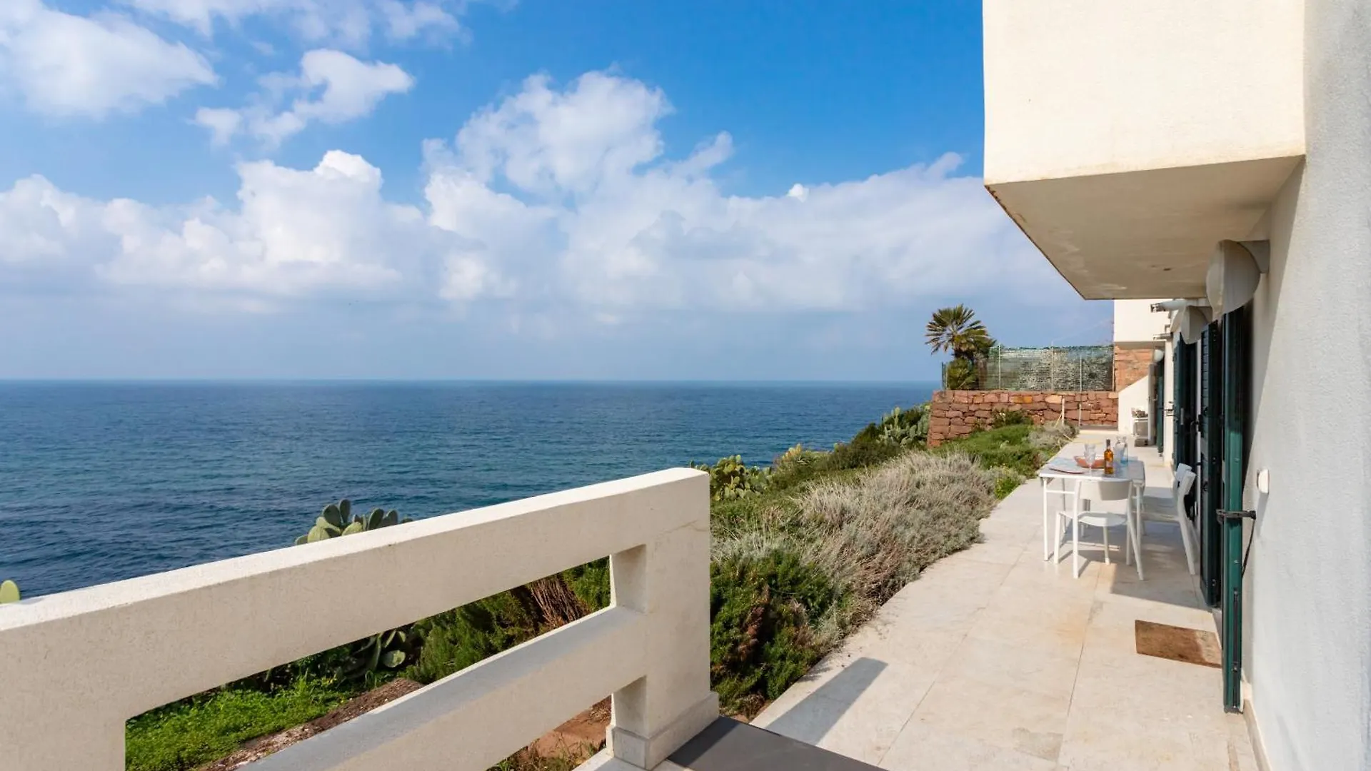A Pretty House Overlooking The Sea location