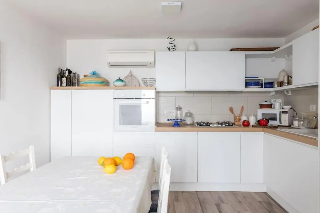 A Pretty House Overlooking The Sea Porto Alabe Apartamento